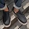 Chaussures décontractées Locs en cuir authentiques Hommez sur 2024 Arrivée masculine Chaussure confortable Chautique de haute qualité Business