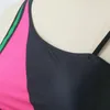 Bikinis de maillots de bain féminin 2024 pour sexy hors épaule biquinis trois couleurs épissant des maillots de bain séparés irréguliers séparés