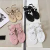 Women Crystal Diamond 2C Designer Sandaler Bow Camellia Thong Sandals tofflor Beige Black Flower Rubber Causal Sandles Designer Luxury Sandels Chan Summer STELS