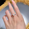 Cluster ringen Longlong Gold S925 Silver Simulated Diamond Cutting 6 Pagode Ring Dames eenvoudig en atmosferisch