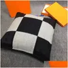 Almofada/travesseiro decorativo Designer de roupas de cama de casas Decoração Caso de cadeira de cadeira de cadeira laranja carro de cashmere grossa Mtisiz Dhsga