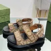 Concepteur tongs flips sandales sandales en caoutchouc sandale en caoutchouc mini g pantoufles glissades de boucle de boucle couleurs sandale d'été sandale