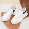 Scarpe casual 2024 Coppie di moda Sneaker tendenza comoda tavola comoda piccola suola bianca spessa