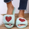 Slippers vrouwen schattig hart pluche herfst winter huis pluizige glijbanen vrouwelijke vloer flip flops 2024 home warme harige platformschoenen