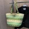 Umhängetaschen Frauen Strohbeutel Mode handgefertigt einfache handgewebte Handtaschen Sommer großer Kapazität Kontrast Farbe Freizeit-Tasche Geldbörsen