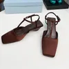 Designa kvinnor Modellerie läder sandaler skor utsökta och elegant satin yta läder vit svart slingback party bröllop lady walking eu35-42