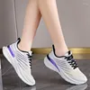 Chaussures décontractées bkqu 2024 Running Women Summer Sneakers Sports Mesh Sports Tennis Trainers Femelles Basketball Athletic Shoe Footwear