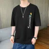 Trenda marki T-shirt z krótkim rękawem 2023 Summer New Korean Version T-shirt Męska okrągła szyja luźna mała mała męska, unisex w stylu
