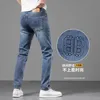 Heren jeans ontwerper lente/zomer dunne high -end European slanke fit kleine voeten trendy merk lichtblauwe broek xib0