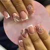 Falska naglar 24st rosa kort kista falska naglar konst älskar rippel med lim fransk design löstagbara falska naglar naken enkel press på nagelspetsar y240419