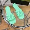 Les dernières pantoufles plates pour femmes à la mode creux creux sandales confortables salle de bain intérieure sexy chaussures de plage colorées avec boîte 35-41