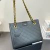 Vintage Tote Çanta Moda Kadın Omuz Torbası Balık Deri Altın Donanım CC Toka Lüks Çanta Matelasse Zincir Crossbody Çanta Under Emfil Çanta Makyaj Çantaları Çanta 26cm