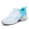 Swobodne buty biegowe Ladies Oddychające trampki Summer Light Mesh Poduszka Kobieta sportowy koronkowy trening