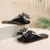 Slippers zomer dames gesloten teen plat 2024 mode bowknot kralen casual dia's schoenen voor vrouwen buiten dames sandalen