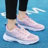 Chaussures décontractées crlaydk pour femmes courir le poids léger en maille respirant Tennis sans glissement entraîneuse baskets de marche sports pour voyager