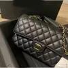 Черный плечевой пакет дизайнерская сумка женщина Золотая пряжка для пряжки кожаная сумка для мессенджера высококачественная клетка двойная буква сцепление мода мода Te044 C4