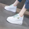 Sneaker piattaforma per scarpe casual Donne Elevatore per allenatori Donna Vulcanizzare zeppe 2024 Chaussure