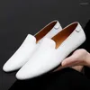 Chaussures décontractées Homme classique Fashion formelle de haute qualité abiye conduisant mâle adultes plates masculines véritables mocassins en cuir