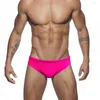 Kvinnors badkläder WQ10 2024 Summer låg midja Sexiga män simmar Bikinis 11 Solid Color Pool Beach Shorts Gay Baddräkter