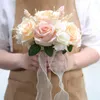 Fleurs décoratives rose artificielle élégante bouquet de fausse fleur de mariée multicolore avec feuilles vertes réalistes