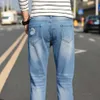 Summer Slim Cut Croped Jeans för mäns 2024 trendiga smala passande små ben casual byxor för mäns koreanska version trend