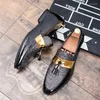 Casual schoenen Fashion Tassel Loafers Men Dress Patent Leather For Silver Moccasins Business Pointed Bussiness Luxe