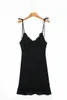 Casual Dresses French Retro Black Slim Looking Sling Axel Shoelace V-ringen Ruffled Sexig kjol kort a-line