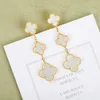 Boucles d'oreilles de concepteur de haute qualité pour femmes avec une électroplase épaissie de champagne 18K blanc et rouge et calcédoine