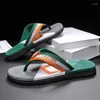 Slippers Men's for Sports Wear Clip sur les pieds Anti Slip et Sandales de plage résistantes à l'usure Herringbone 2024 Été