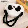 Axelväskor kvinnor väska svart vit söt tecknad panda tote mjuka och bekväma damer resor plånböcker fluffig leksakshopping