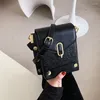 Omuz çantaları kabartmalı perçin haberci çantası kızlar için küçük çanta vintage crossbody pu deri kadın da debriyaj bayanlar