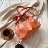 Tas vaste kleur geplooide stropdas ontwerp handvat kleine pu lederen crossbody tassen voor vrouwen 2024 schouderhandtassen vrouwelijke reisbakken