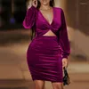 Lässige Kleider 2024 Frauen sexy Deep V-Ausschnitt Party Herbst Winter Langarm Slim Bodycon Mini Scheide Loch hohe Taille Damen Kleid