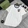 Designer de camiseta feminina 2024 Verão Bordado de cereja bordada de camiseta curta Camiseta feminina de mola do pescoço redondo de pescoço casual camisa inferior
