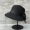 Шляпа Шляпа с краями Hepburn Style Black Make Bow Thin Stry Strail Craid Pot Hat Женская весна летняя корейская версия французского ретро -элегантного