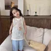 Set di abbigliamento bambine estate coreane da 2 pezzi abiti set senza maniche mobili floreali cavi top pantaloni da ricamo in pizzo si adattano a piccoli abiti