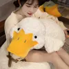 55cm175m Giant Duck Plush Toy fylld stor mun vit liggande kast kudde för pojke flicka tupplur sovande kudde gravid ben 240420