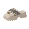 Slippers 2024 Zomer dikke zool dames open teen Rhinestone Cross -band Strandschoenen Matsuke Lazy People's Cool