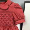 新しいベビースカート刺繍ロゴレッドプリンセスドレスサイズ90-160 cmキッズデザイナー服夏の短袖の女の子パーティードレス24april