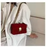 Schoudertassen vrouwelijke tas 2024 kleine dames messenger luxe ontwerper mode crossbody te koop