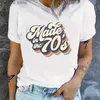 女性用TシャツプラスサイズカジュアルTシャツの女性とアートレター70SプリントラウンドネックショートSLVEミディアムストレッチTシャツY240420