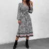 Casual Dresses Long Sleeved 2024 European och American Spring/Summer Women's Fashion Print Bohemian Style Dress for Women