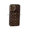 مصمم فاخر iPhone 11 ~ 15 Pro Max Phone Cases for Pro Max 13 12 11 Girls Cute Classic Pattern Leather Back Cover Metal اللوحة المربعة مربع Case GG726G