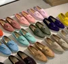 Summer Charms Dress Shoes Walk Suede Loafers Shoes Factory Factwear äkta män och kvinnor Casual Slipon Flats Vrouwen Luxury Desi6699711