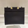 Designer feminino letra grande logotipo bolsa bolsa de compras com saco de pegada de saco de ombro de saco de peles de capa de pele costurada hawksbill hanking hanking bolsa de bolas de bolsa de couro