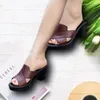 Slippers Summer Green/Black/Wine Women’s Sandals و Scendy Heel الأم ذات الكعب العالي الكعب