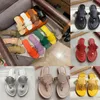 Lederen designer slippers sandalen molenaar metalen slang in reliëf lederen glijbanen dames witte loafers schoenen zwart patent drievoudige gratis verzending ines sandaal