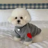 犬のアパレルペットジャンパーファッショナブルな愛のパターンプルオーバー温かい2本足のシャツ柔らかい冬の小さな犬の猫