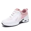 Swobodne buty biegowe Ladies Oddychające trampki Summer Light Mesh Poduszka Kobieta sportowy koronkowy trening