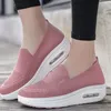 Scarpe casual 2024 Arrivo Un pedale Set Spesso Suola Aumenta la superficie swing in maglia sportiva da donna traspirante